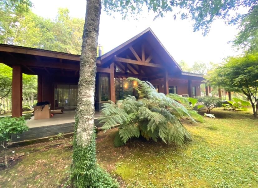 EN VENTA EXCLUSIVA CASA EN PARCELA CON CABAÑA INDEPENDIENTE – CONDOMINIO CERRADO – VILLARRICA
